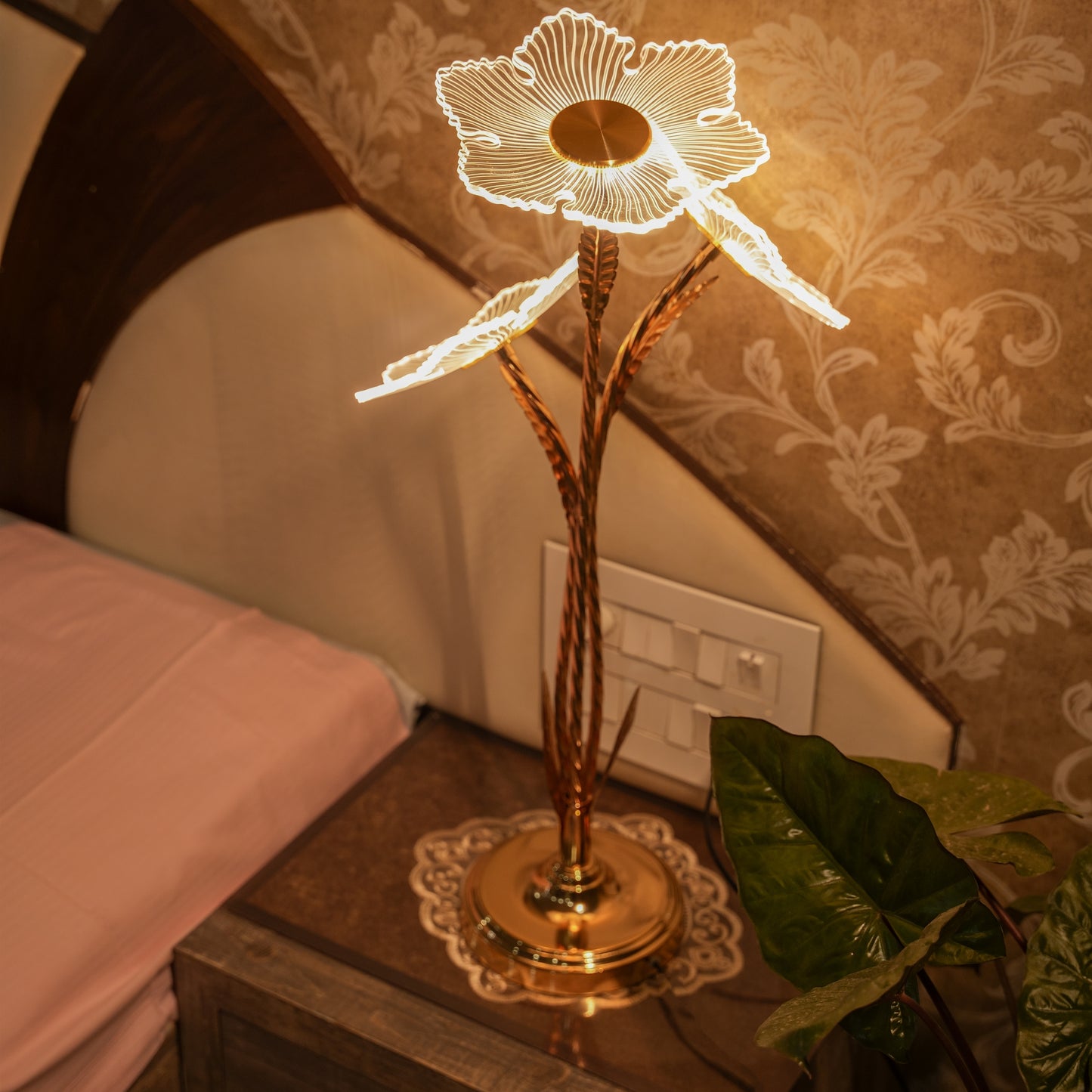 Petal Glow Lamp