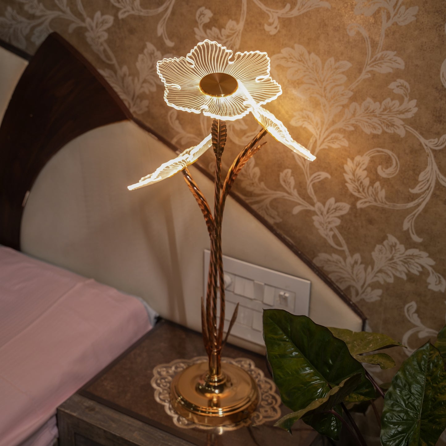 Petal Glow Lamp