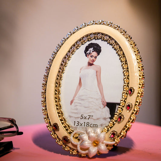 Timeless-Ivory-Frame-Oval